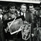 Núñez, en un homenaje a Sotil en el Camp Nou, con Vilaseca, Fusté y  Cruyff.