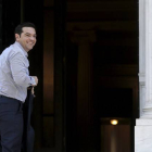 El primer ministro griego, Alexis Tsipras, a la llegada a su oficina este sábado.
