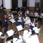 Ensayo de los miembros de la banda infantil de la Escuela de Música de Cistierna. CAMPOS