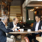 Pachi Vázquez, Rubalcaba, Patxi López y Elena Valenciano toman un café antes del comité.