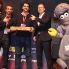 Los ganadores de los diferentes concursos, junto a Alberto Hernández, director general del Incibe, en el acto de clausura de CyberCamp. DL