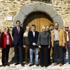 Los responsables del PSOE que visitaron la comarca posaron con cargos públicos socialistas de la zon
