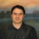 Antonio Hernández posa ante una de sus obras.