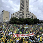 Miles de personas ayer en Río, en una protesta de seguidores del expresidente Bolsonaro. ANTONIO LACERDA
