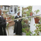 Imagen de dos monjas de clausura en España. JUAN CARLOS MOLINA