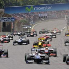El alemán Vettel, de Red Bull, encabeza la salida del Gran Premio de Brasil de Fórmula Uno.