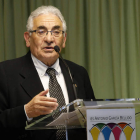Pedro Puente pronunció unas palabras de agradecimiento en el IES García Bellido por ser elegido para el primer premio Concordia. MARCIANO PÉREZ