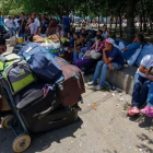 Venezolanos esperando entrar en Colombia.