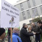 Luis Tudanca con trabajadores de Tragsa, algunos están encerrados desde Nochevieja.