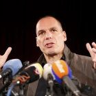 Varoufakis habla durante su rueda de prensa de presentación del nuevo movimiento, en Berlín.