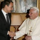 Zapatero, con el Papa Benedicto XVI, durante su encuentro del año 2006 en el Vaticano