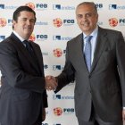 Borja Prado y José Luis Sáez  se dan la mano tras sellar el acuerdo.