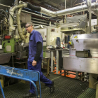 Trabajador en la planta de de la fábrica Delphi de Sant Cugat.
