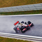 El piloto británico Lewis Hamilton de McLaren Mercedes, en la primera sesión de prácticas en el circuito internacional de Yeongam en Corea del Sur.