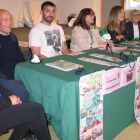 Miembros de la asociación vecinal y la concejala de Fiestas. M. M.