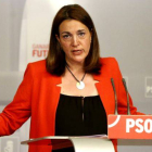 La portavoz del PSOE en el Congreso, Soraya Rodríguez, durante la rueda de prensa en Ferraz.