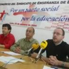 Fidel Tomé, García Cruz y el responsable de CC.OO. en León, Ignacio Fernández, ayer en el sindicato