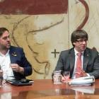 Junqueras y Puigdemont durante la reunión semanal de su gobierno cuando lo dirigían. MARTA PÉREZ