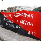 Pancarta desplegada ante los juzgados.