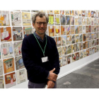 Félix de la Concha, ayer, delante de su gran muestra ‘Ropa tendida’, que se puede ver en la presente edición de Arco. BENITO ORDÓÑEZ