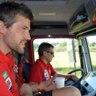 Bañeres, a la izquierda, y Mora, al volante en el último Dakar.