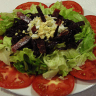 Las ensaladas o platos de crudités son preferibles a los vol a vent rellenos en las mesas de las fiestas navideñas.