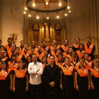 Este célebre coro universitario valenciano, con su director, Constantino Martínez Orts.