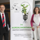 El consejero de Educación, Fernando Rey y Milagros Marcos, en la presentación de ayer. R. GARCÍA