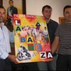 Palazuelo, Pérez Rubio y Antonio Odón portando el cartel del programa para este año