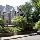 Imagen exterior de la nueva casa de la familia Obama en el barrio de Kalorama, en Washington.