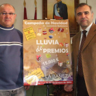 El concejal de Hacienda, Gallego y el alcalde, Palazuelo durante la presentación de la campaña.
