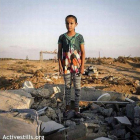 Una niña palestina, en lo que hasta el pasado verano era su habitación.