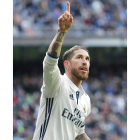 Ramos volvió a sacar su faceta goleadora para convertirse en el protagonista del partido. ANGEL DÍAZ