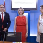 Polanco, Alicia García y la directora del comisionado para la droga, Esperanza Vázquez. GALLEGO
