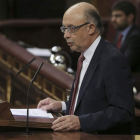El ministro de Hacienda, Montoro, durante su intervención en el debate del Congreso.