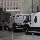 Los detenidos por el caso Estela llegan a la Ciutat de la Justícia.