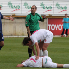 Momento en el que Álvaro Valdés sufrió molestias en su rodilla ante el Bembibre.