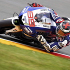 Jorge Lorenzo, durante los entrenamientos libres, antes de sufrir la caída.