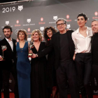 Foto de familia del equipo de ‘El reino’, la gran triunfadora de los premios Feroz. LUIS TEJIDO