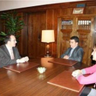 Anxo Lorenzo (izquierda) con López Riesco y Susana Téllez.