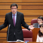 Óscar López, en un pleno de las Cortes de Castilla y León.