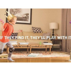 Unos niños juegan a espadachines, en el campaña de Evolve.
