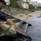 Marea negra en la Playa de Malpica, en La Coruña