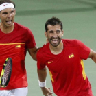 Nadal y López celebran un punto en la victoria sobre Marach y Peya.