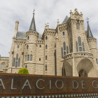 El Palacio de Gaudí de Astorga mejora sus servicios a los visitantes. F. OTERO PERANDONES