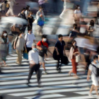 Peatones en el cruce de Shibuya, Tokio. En Japón hay 40.000 personas infectadas. KIMIMASA MAYAMA