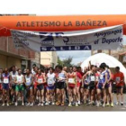 Momento de la salida de la carrera de El Salvador celebrada el pasado domingo en La Bañeza.