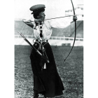 Lottie en la competicion de arco de los Juegos de 1908.