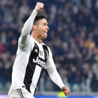 Cristiano Ronaldo marcó los tres goles de la Juventus que tumbaron al Atlético que llegaba a Turín con una renta de dos tantos. DI MARCO