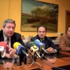 Fernando Uribe, Luis Aznar y Carlos Díez de Baldeon ayer en la Delegación de la Junta en León